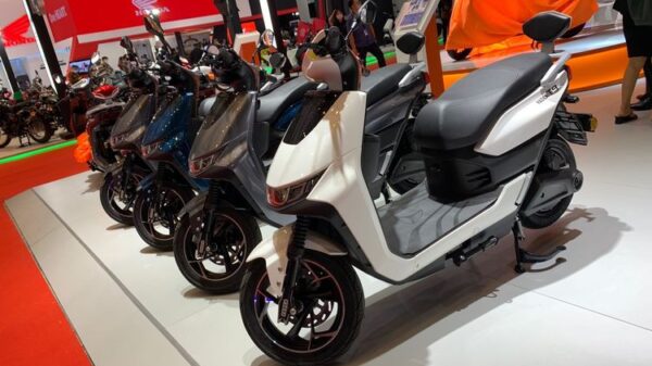 Motor-Listrik-yang-Harganya-Terjangkau-di-IIMS-2023.jpeg